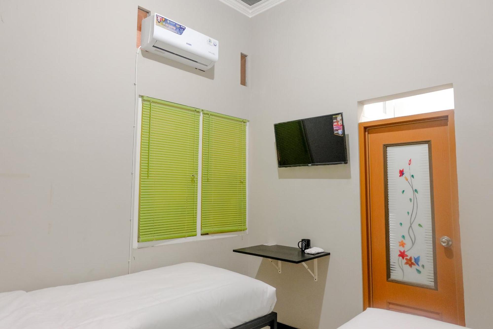 玛琅 Oyo Life 2399 Gerbera House - Kos Putri酒店 外观 照片